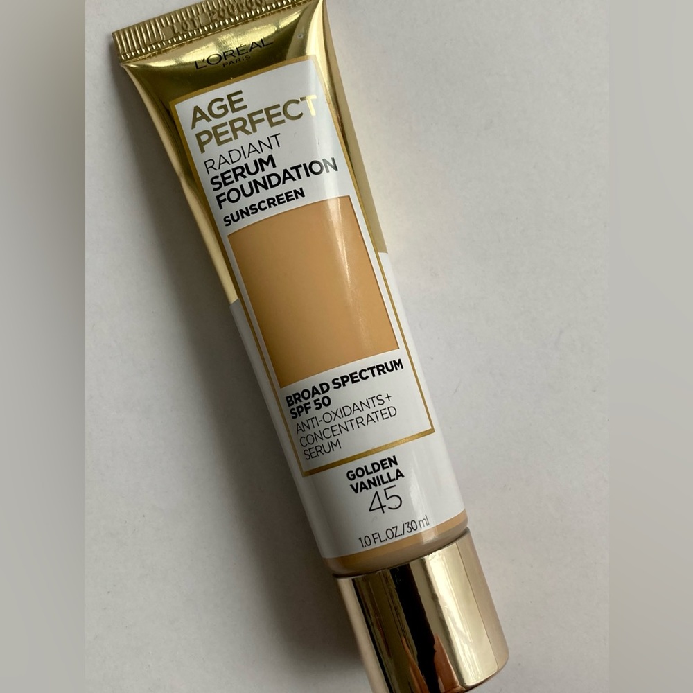 L’Oréal Age Perfect Radiant Serum Foundation Color - 45 (Golden Vanilla) 30ml - Picture 5 of 8